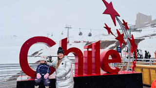 Naty Meg e filha curtem Santiago, no Chile